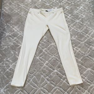 NWT HUE White Pants